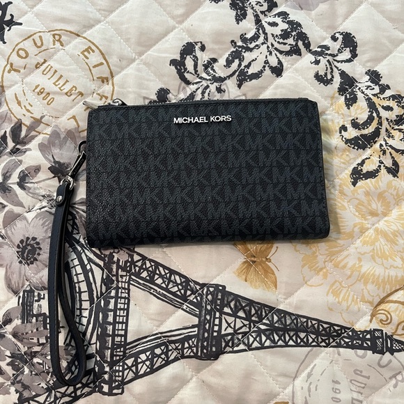 Michael Kors Handbags - Michael Kors Double Zipped Wristlet